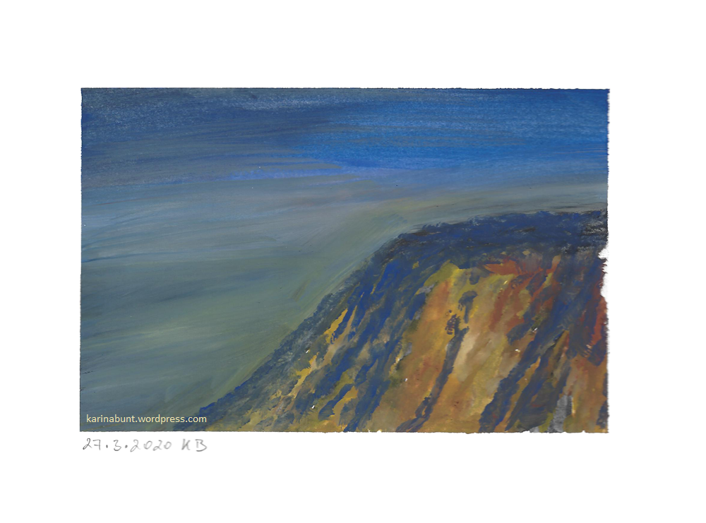 Klippe mit dunklem Himmel im Hintergrund