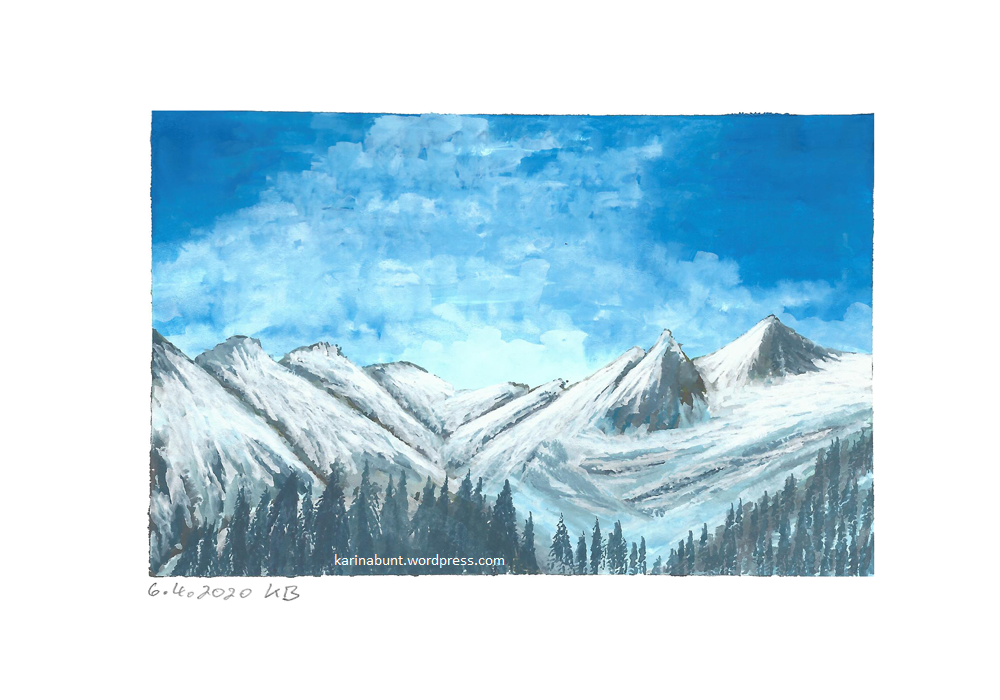 verschneite Berggipfel mit Nadelwald im Vordergrund