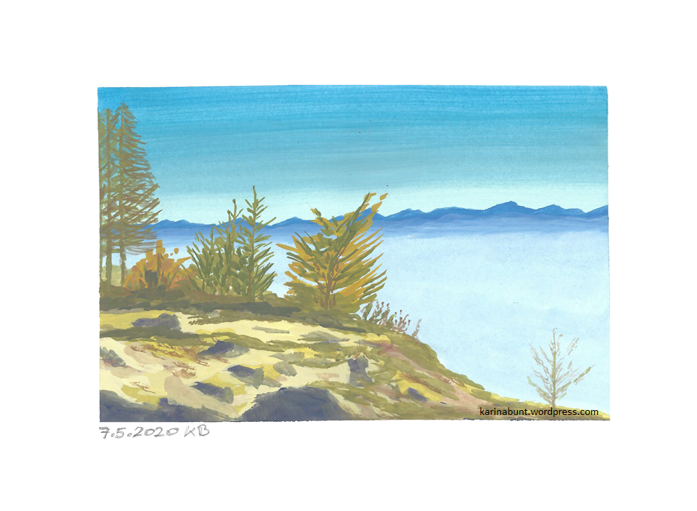 Berghang an einem Herbsttag mit Dunst in der Ferne