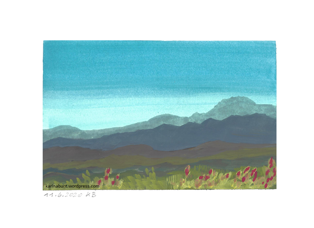 Bergketten mit Blumenwiese im Vordergrund