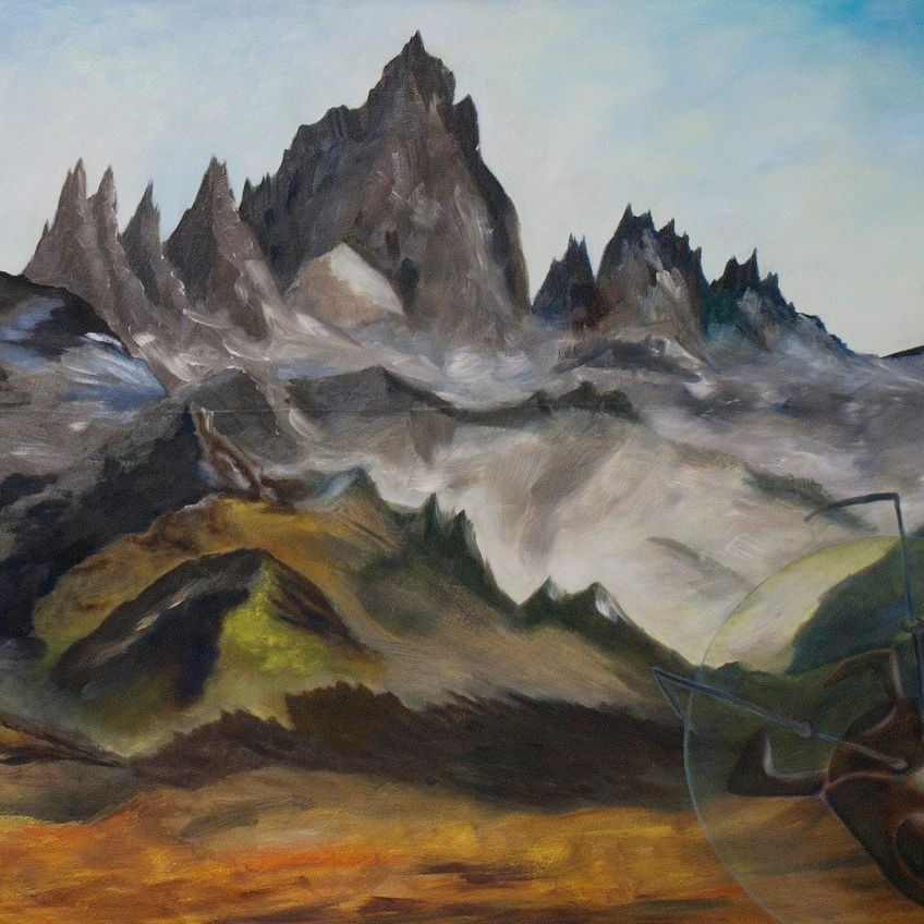 schroffe Berge mit Kopf Ameisonaut im Vordergrund